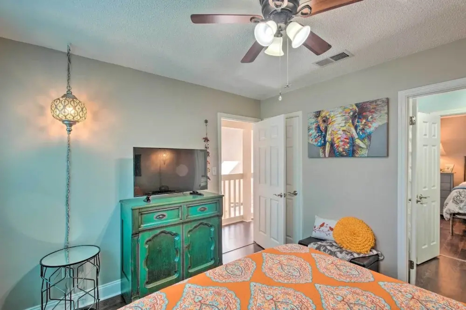 Pet-friendly A-frame Retreat Near Dtwn + Beaches!