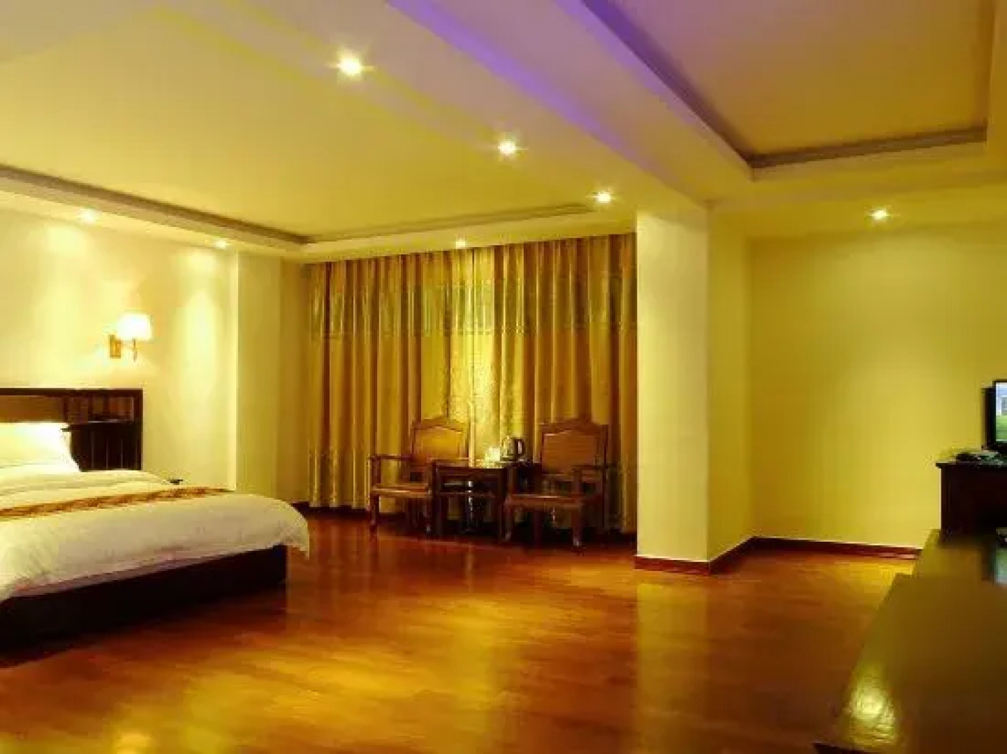 Ding Good Hotel Ruili