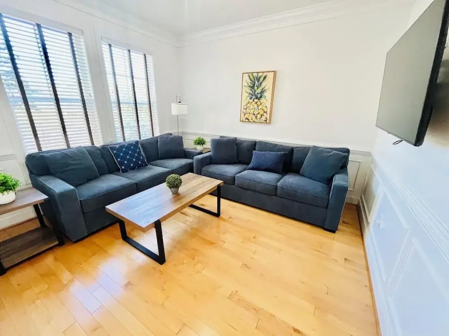 Catalina Circle 21307