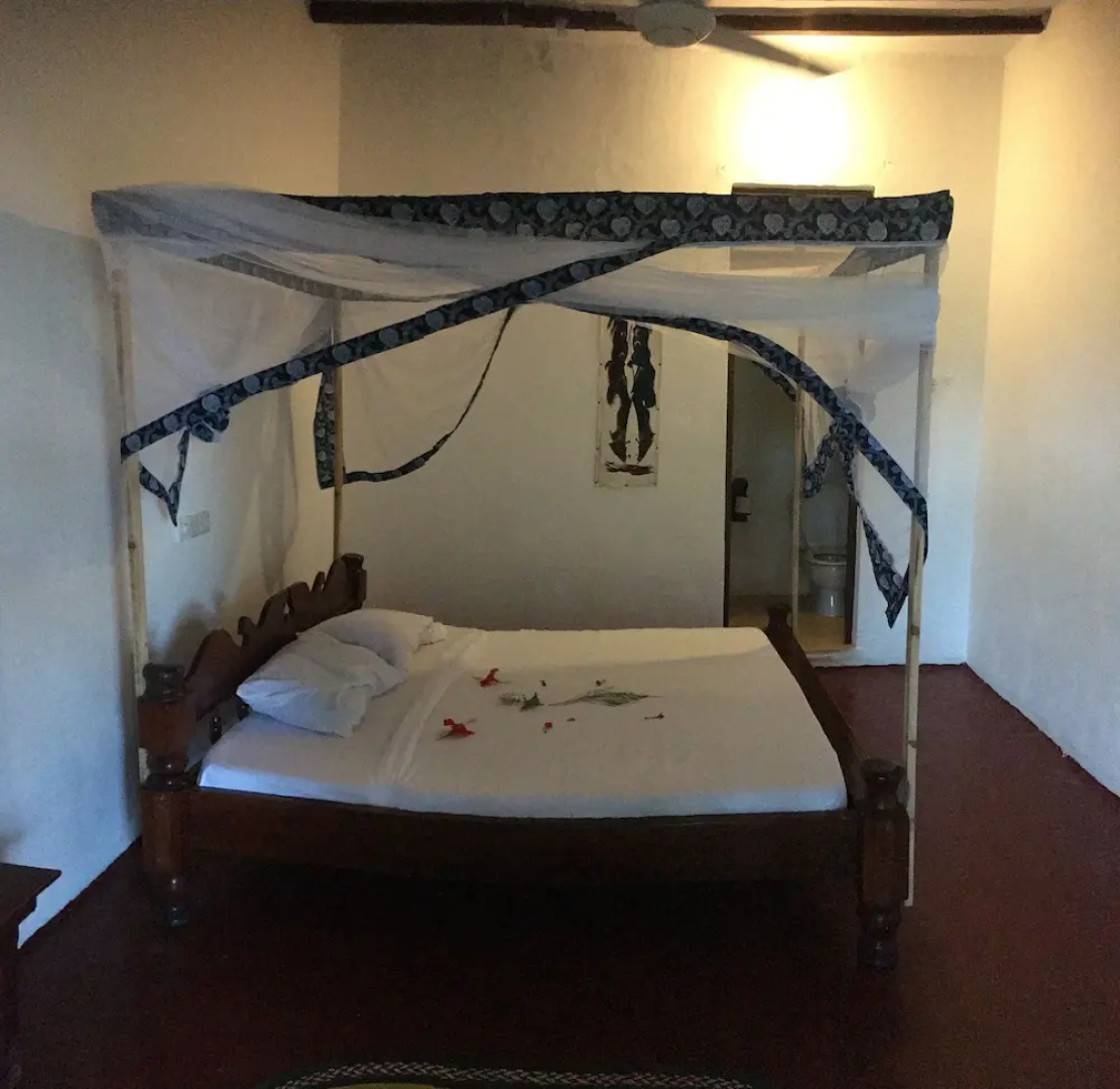 Mabwe Roots Bungalows