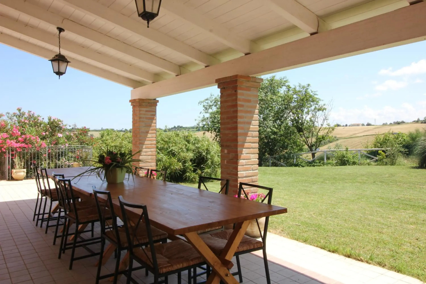 Villa Diana, Marche - intera struttura con piscina