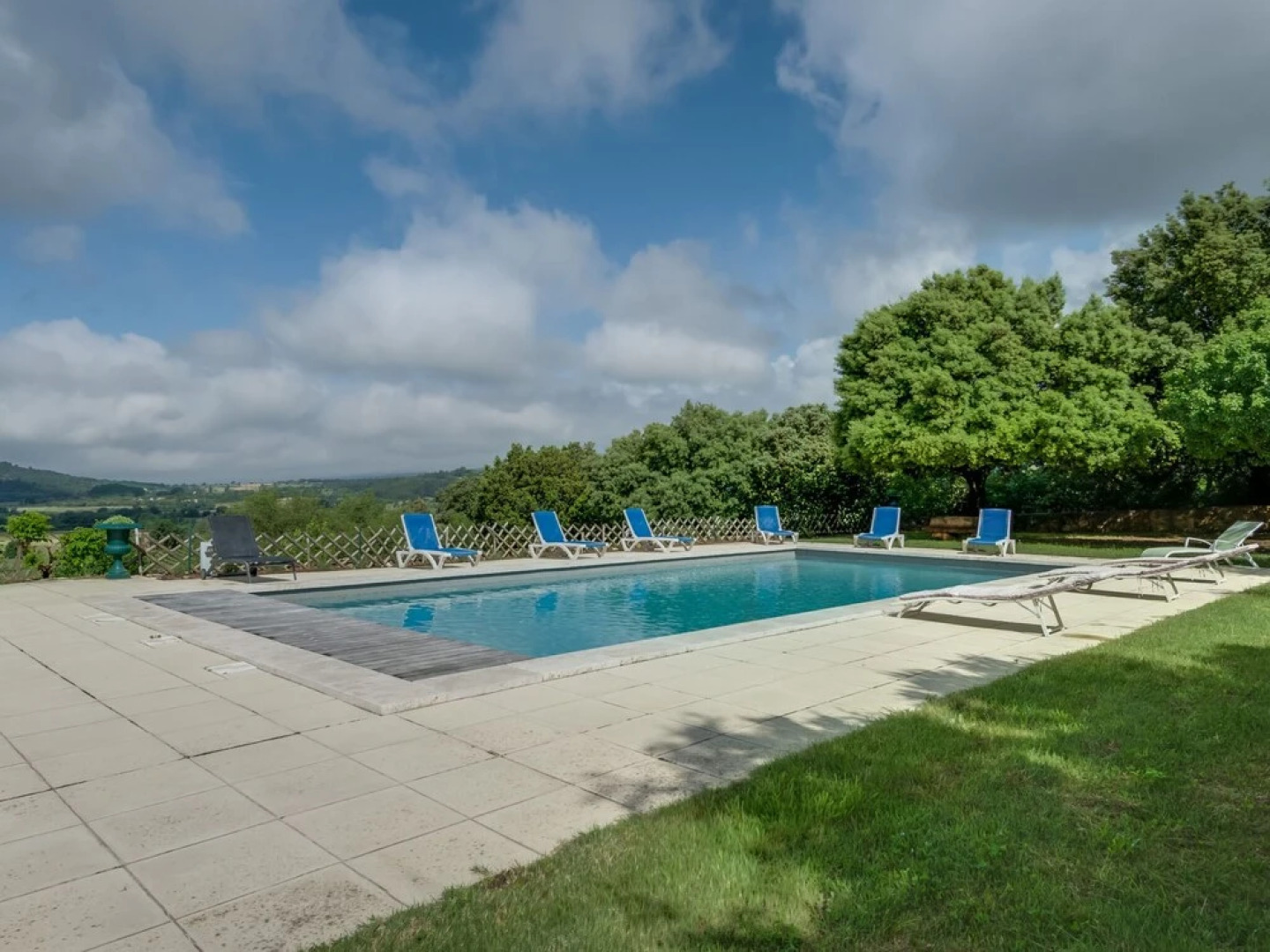 Secluded Holiday Home in Rustrel With Swimming Pool