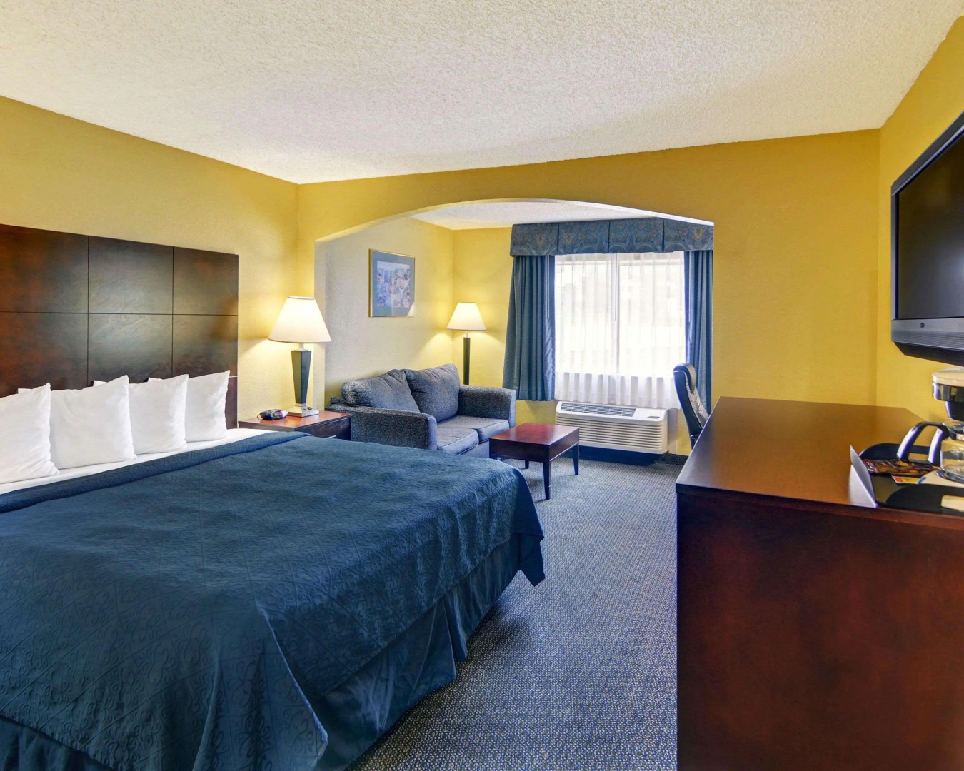 Quality Inn & Suites Grand Prairie South