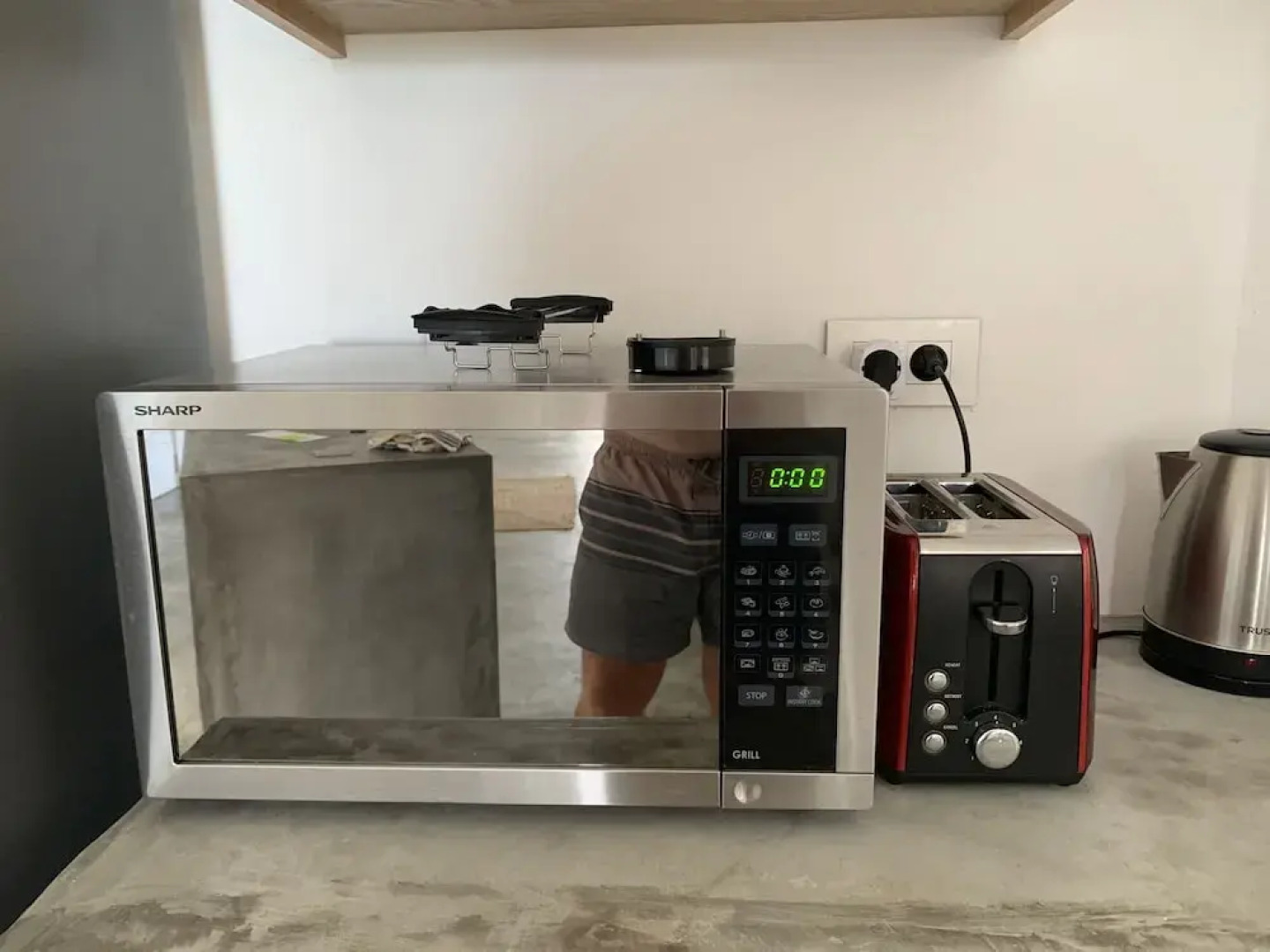 Luxury beachfront villa with private pool and cozy Pavillon with private jacuzzi on rooftop terrace