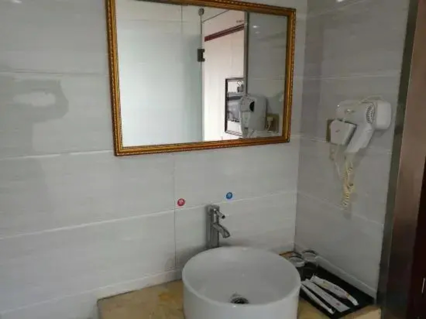 Shangyite Chain Hotel Fangxian Bus Station Store