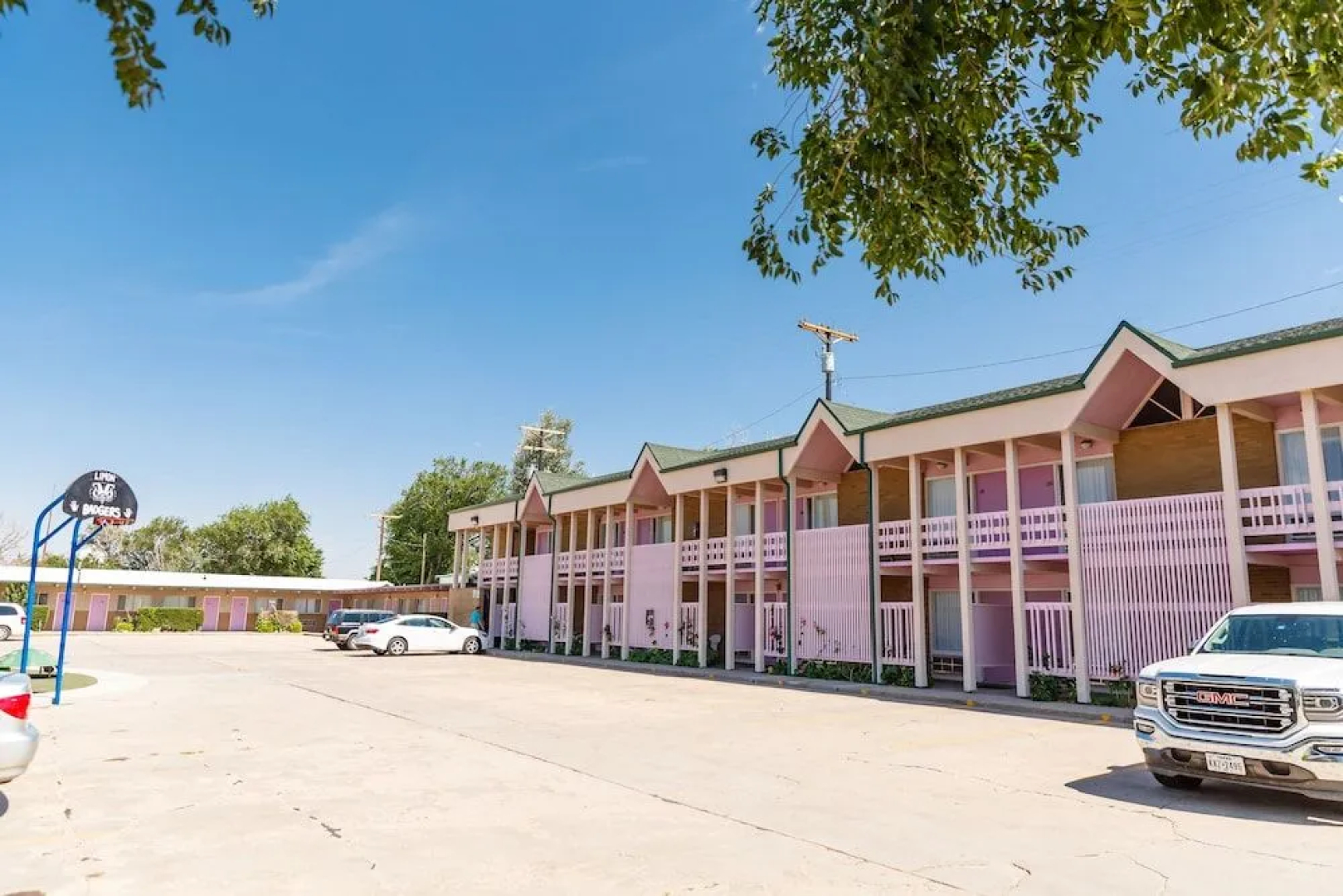 Safari Inn