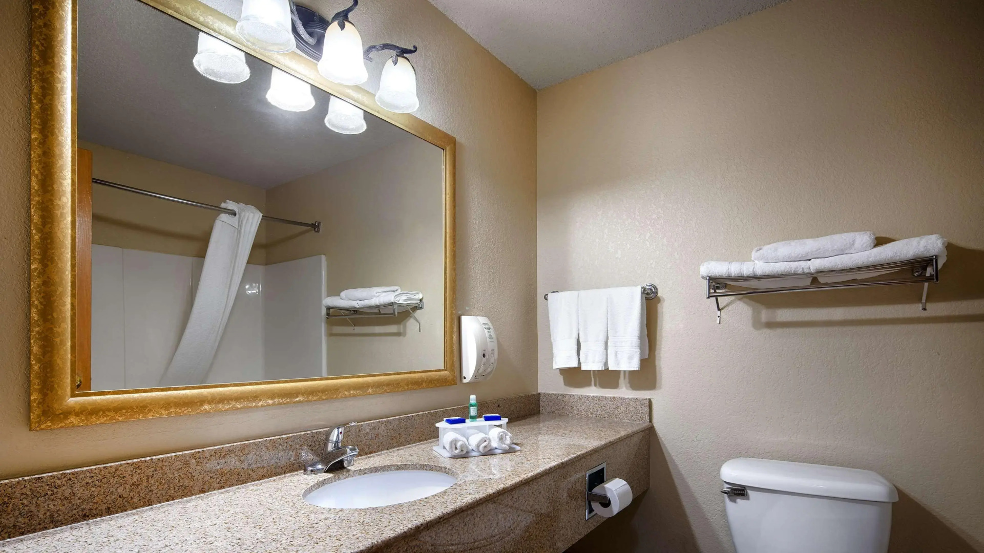 Comfort Inn & Suites Shakopee Downtown Area