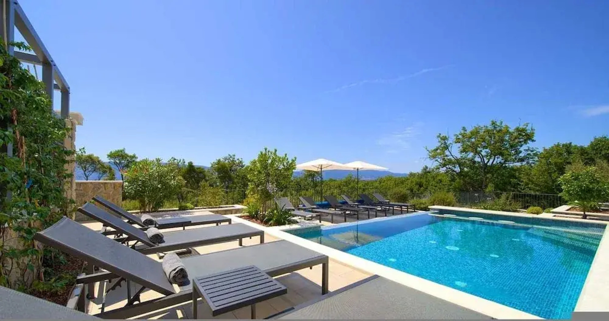 Villa Lady With Heated Pool Jacuzzi and Sauna