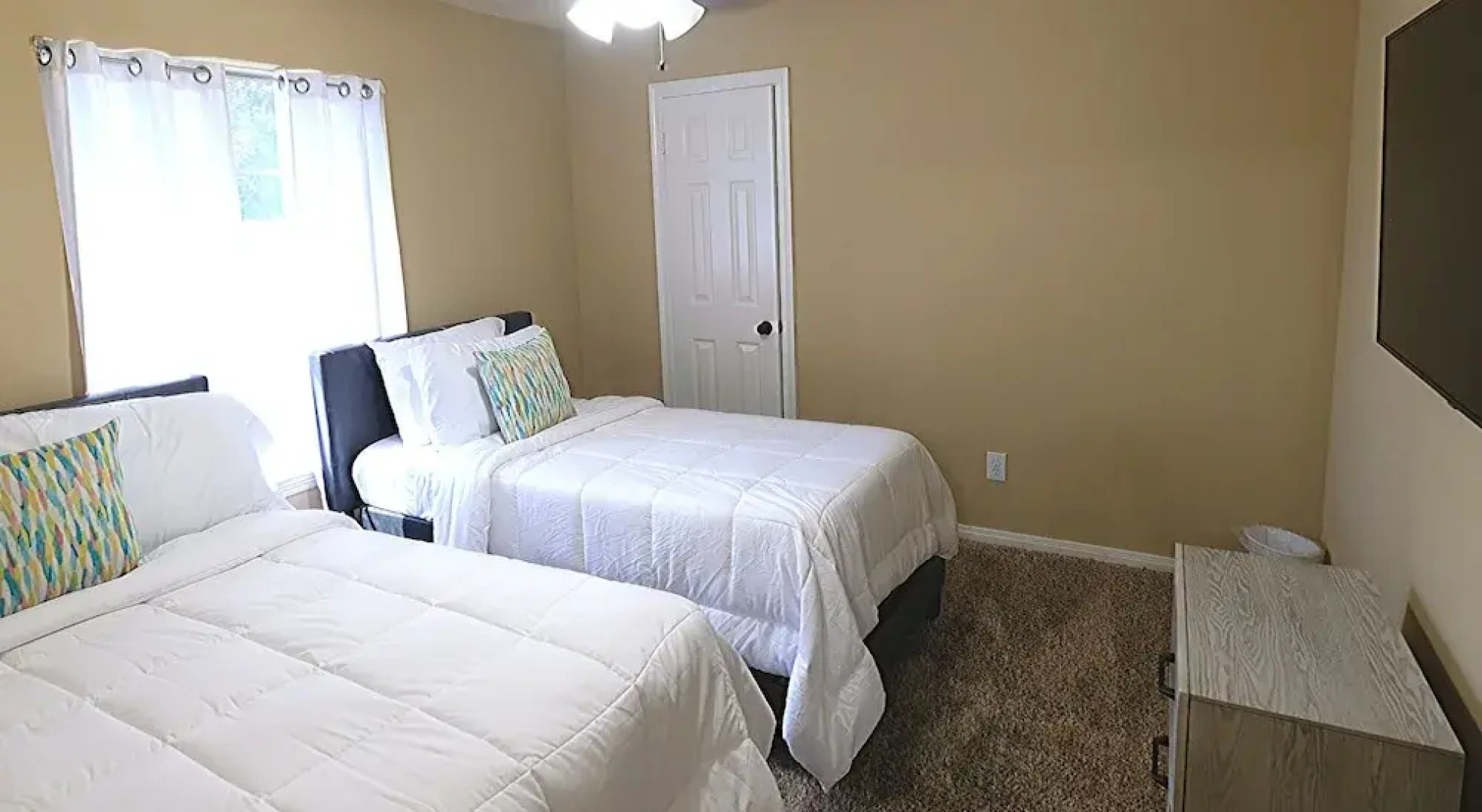 6Bdrm 3.5Bath 14Beds - 2 Story Houston