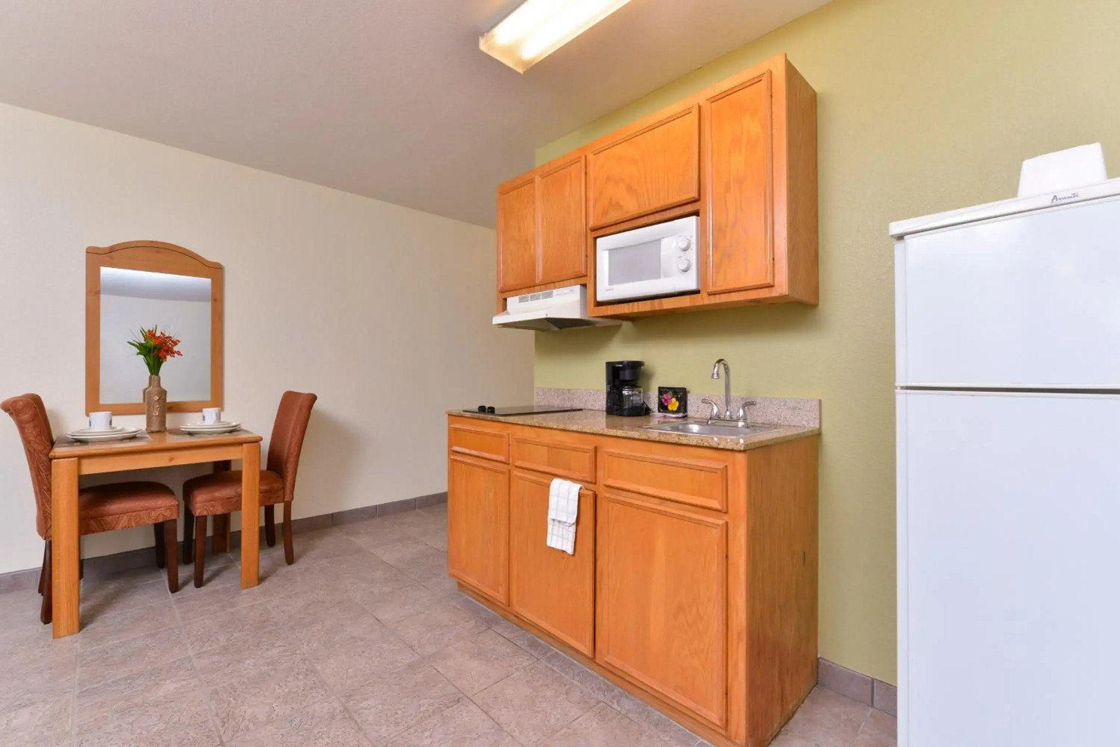 Americas Best Value Inn & Suites Winnie