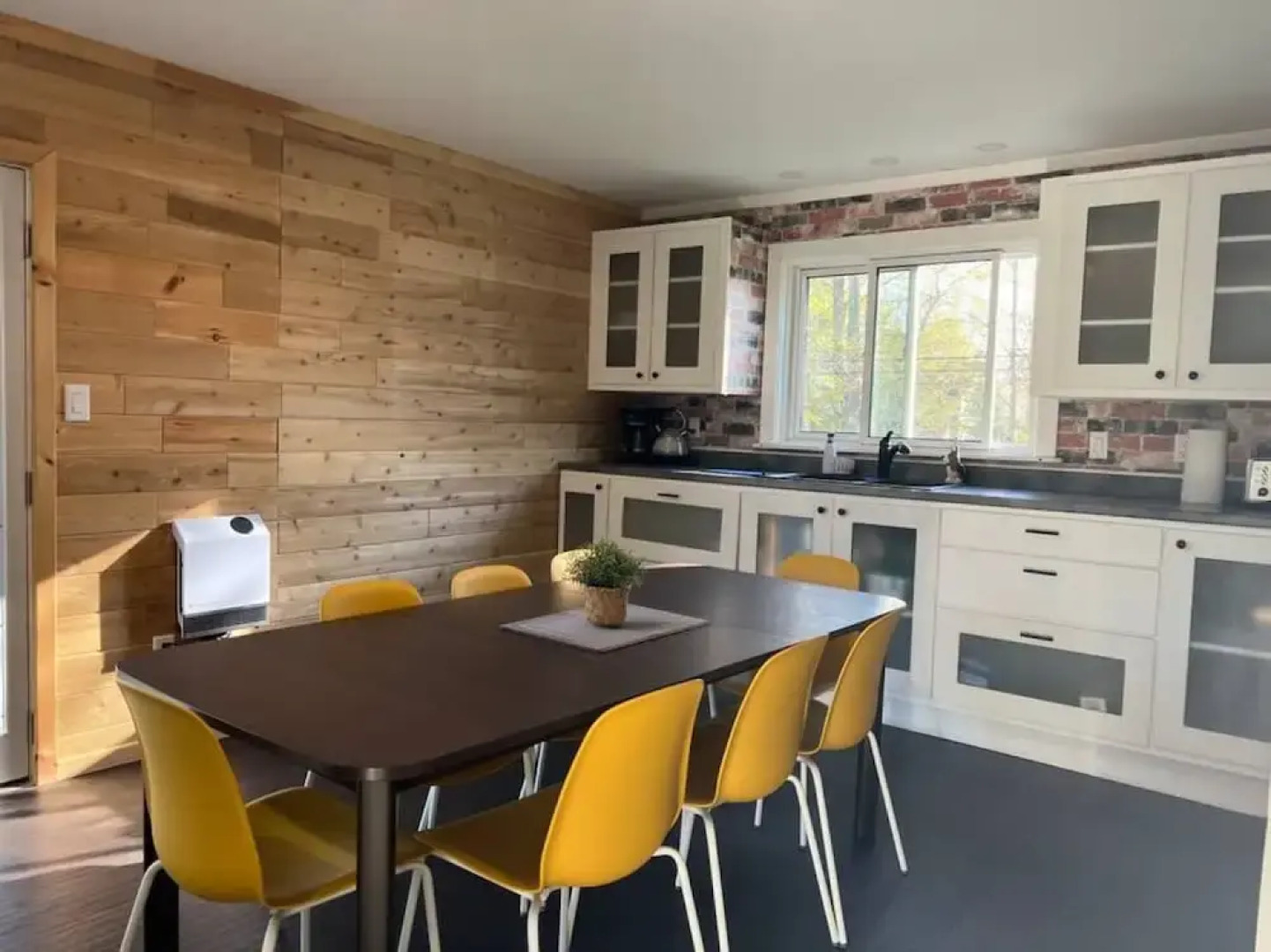 Family Friendly Cottage Walking Distance to Lions Head Beach