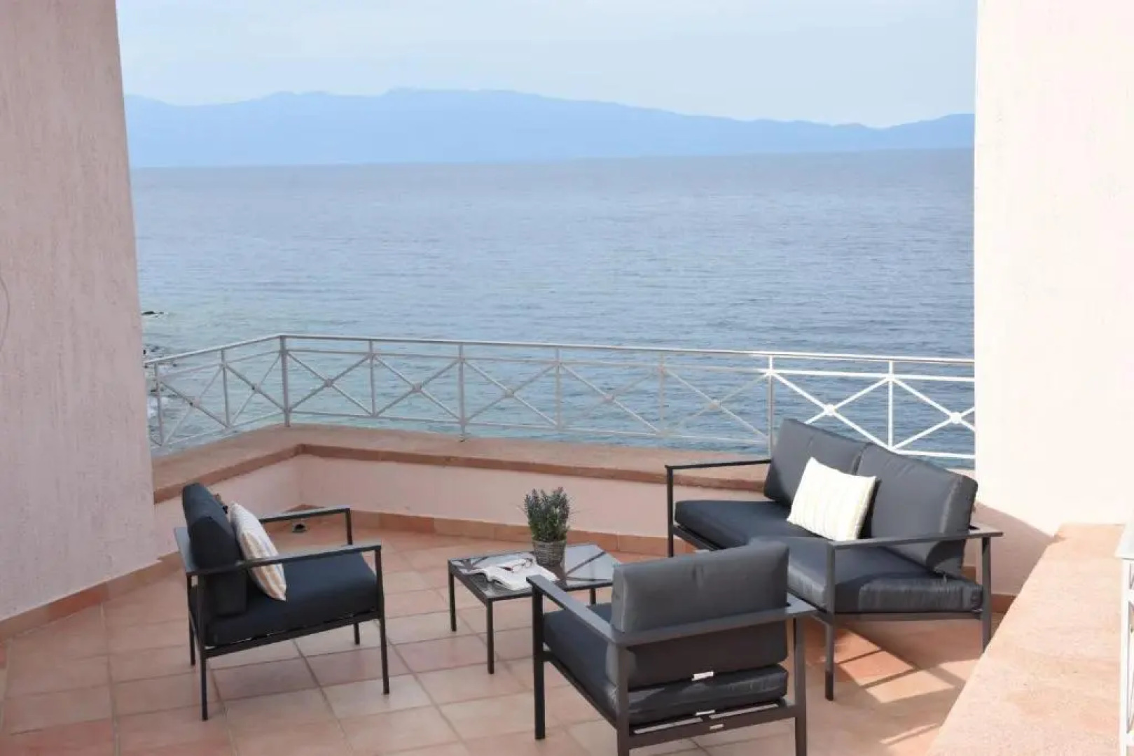 Aphrodite , Charming apt with stunning view!