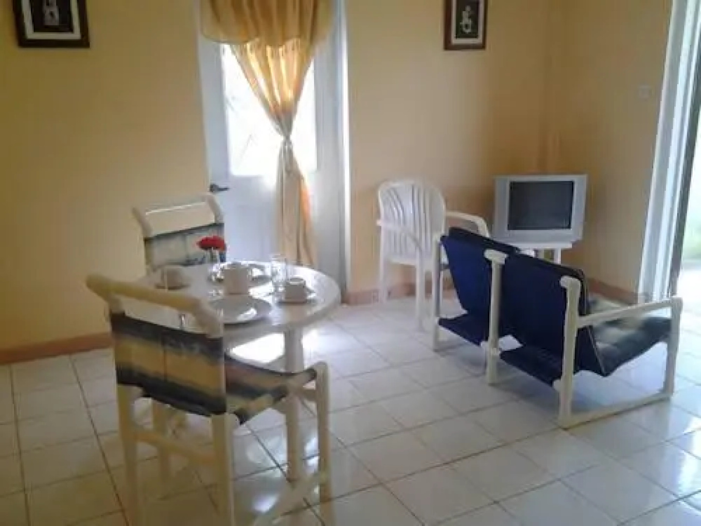 Big Sands Bay Garden Apartment