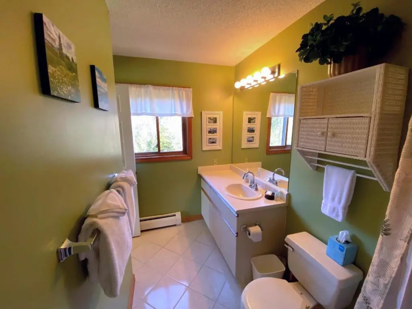 S4 Ski Slope Views Bretton Woods condo with easy access to Mt Washington Skiing White Mountains