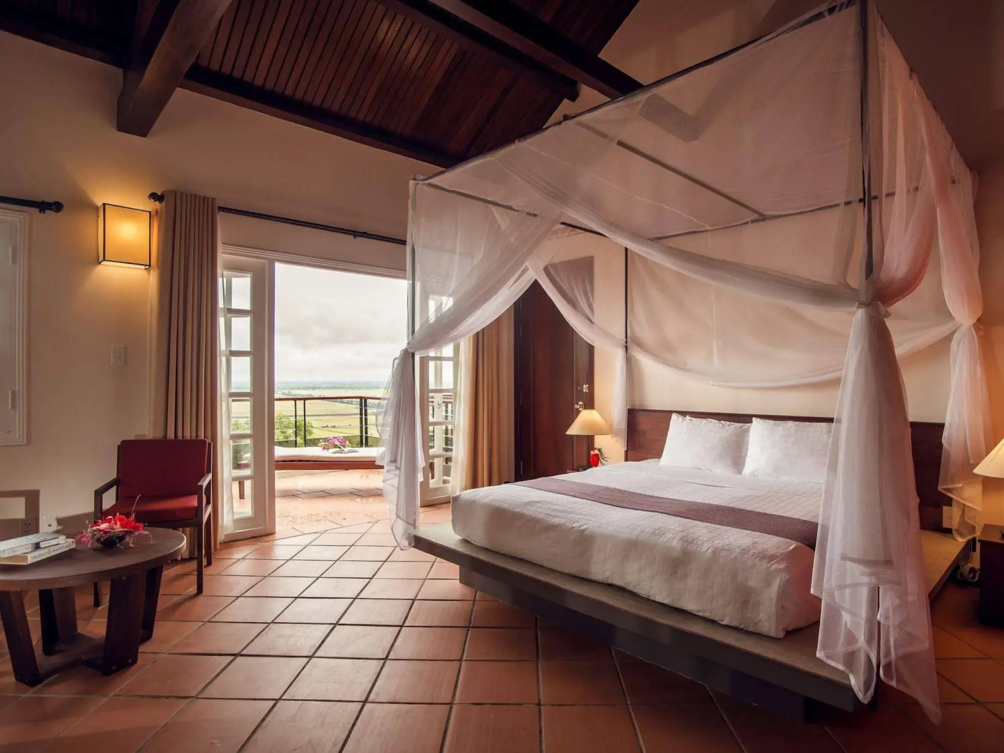 Victoria Nui Sam Lodge