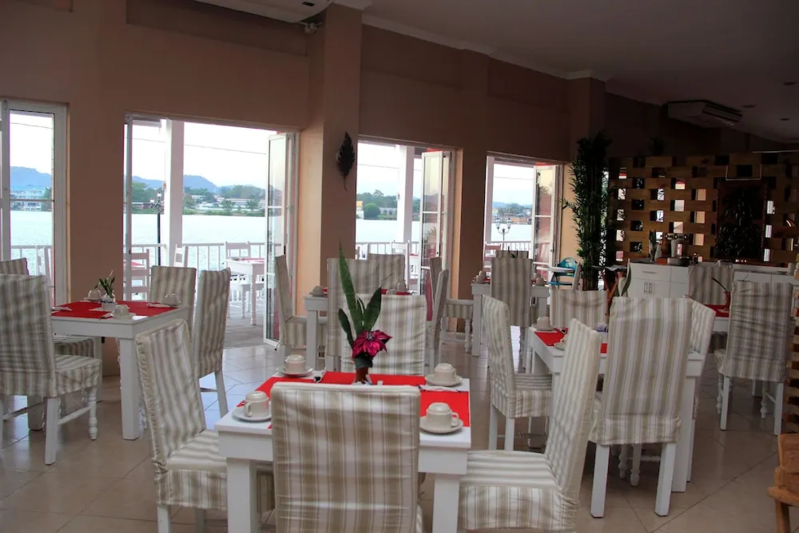 Ramada by Wyndham Tikal Isla de Flores