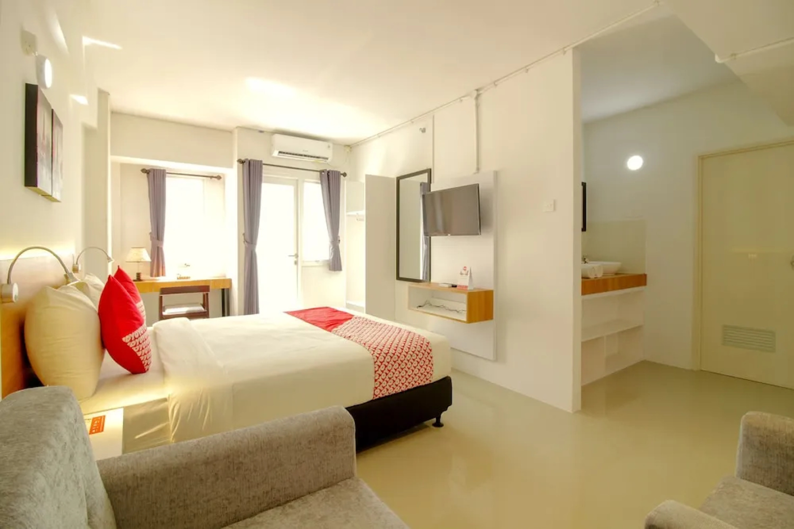 OYO Flagship 1260 Sentraland Karawang