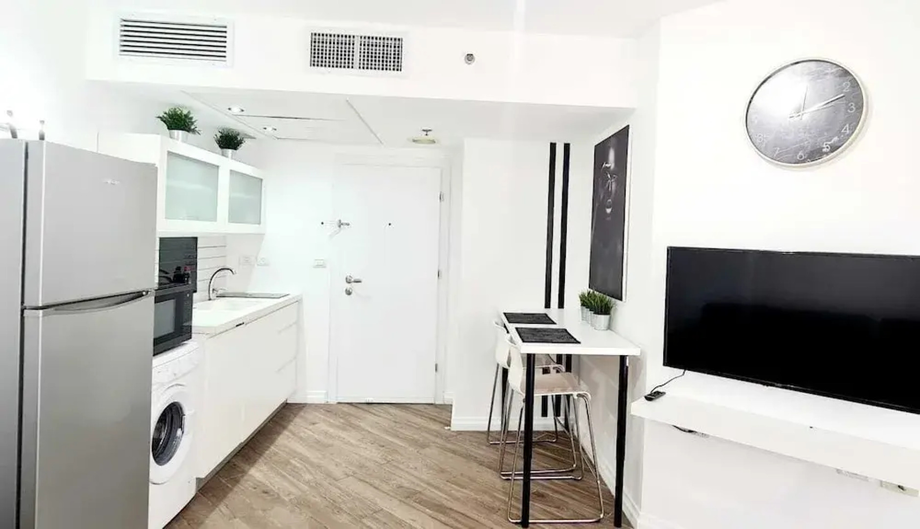 SHaYaSH apartments Leonardo Bat-Yam