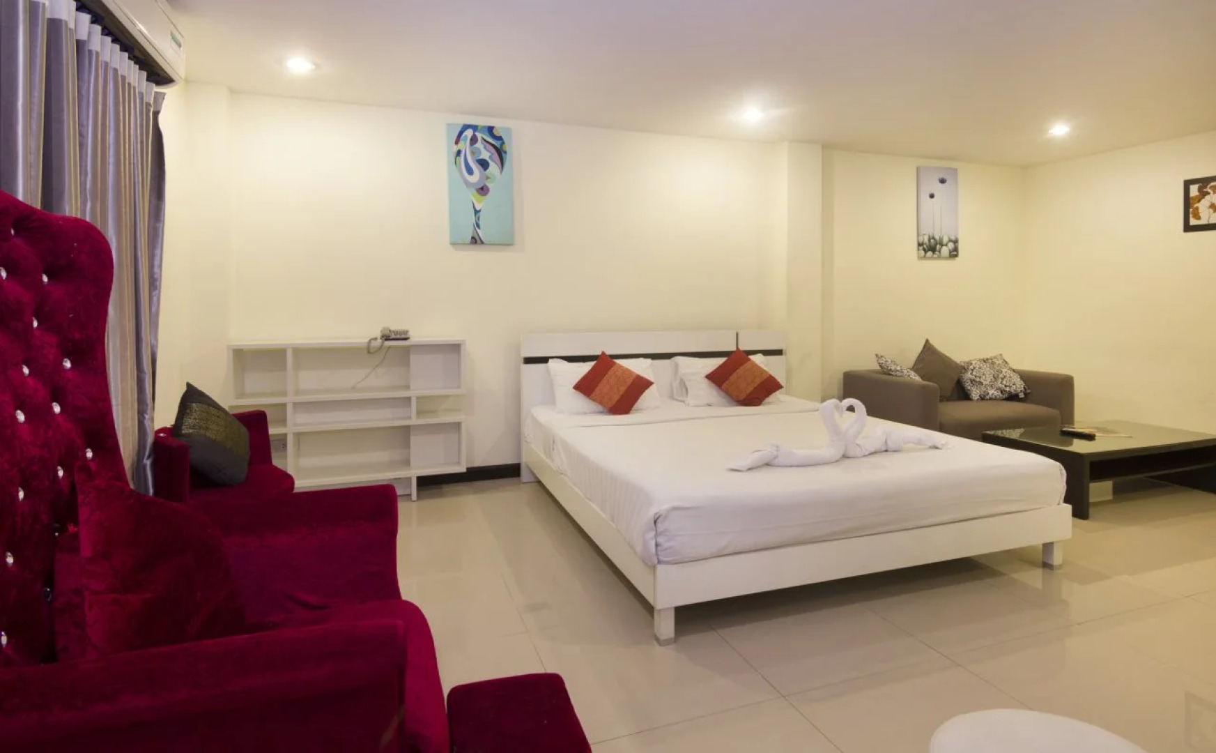 Royal Q&D Suites Hotel