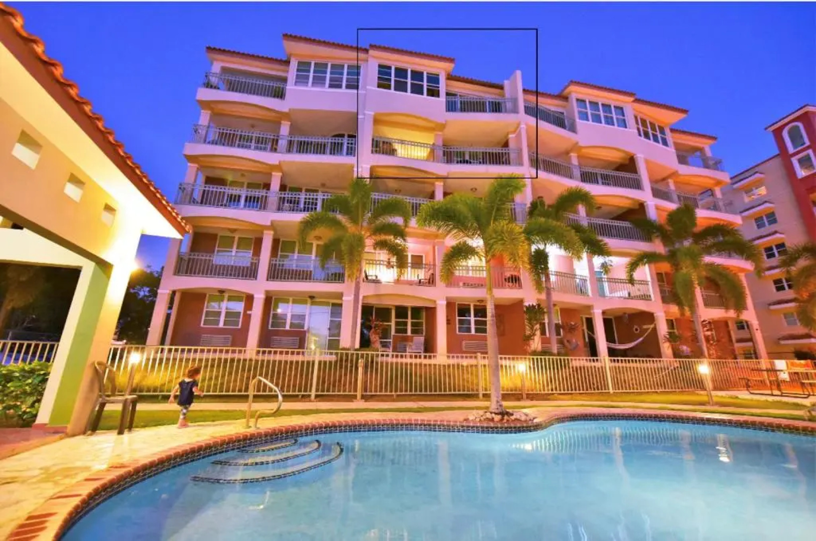 Coqui penthouse 2 across Rincon beach, pool, bbq, power and water bup