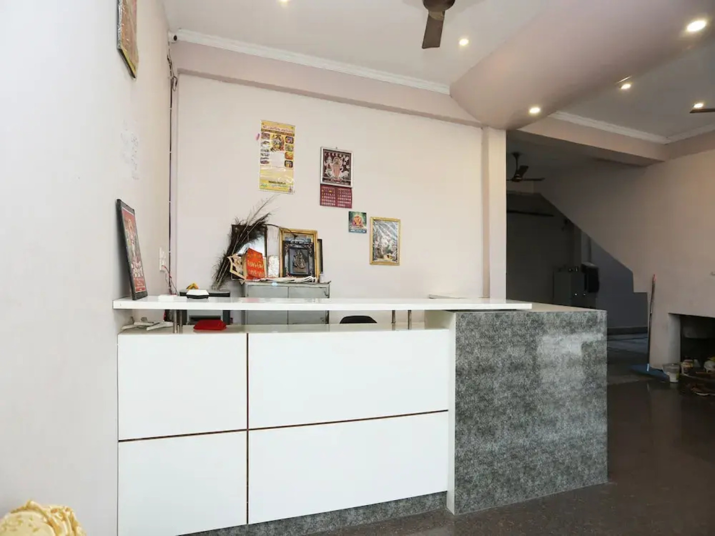 OYO 27686 Hotel Chandra Garden