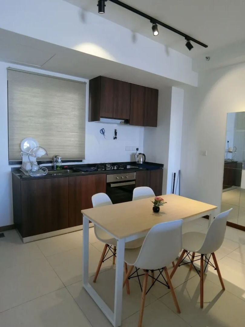 Romantic Mansion at The Landmark