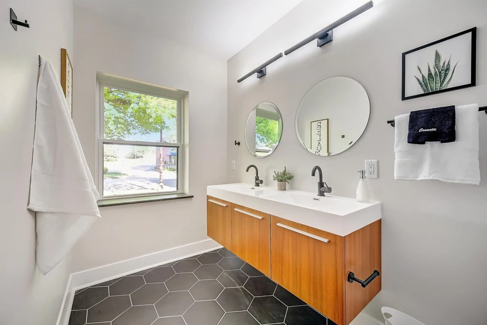 FRONTDESK 2622 Victory Pkwy Apts Cincinnati