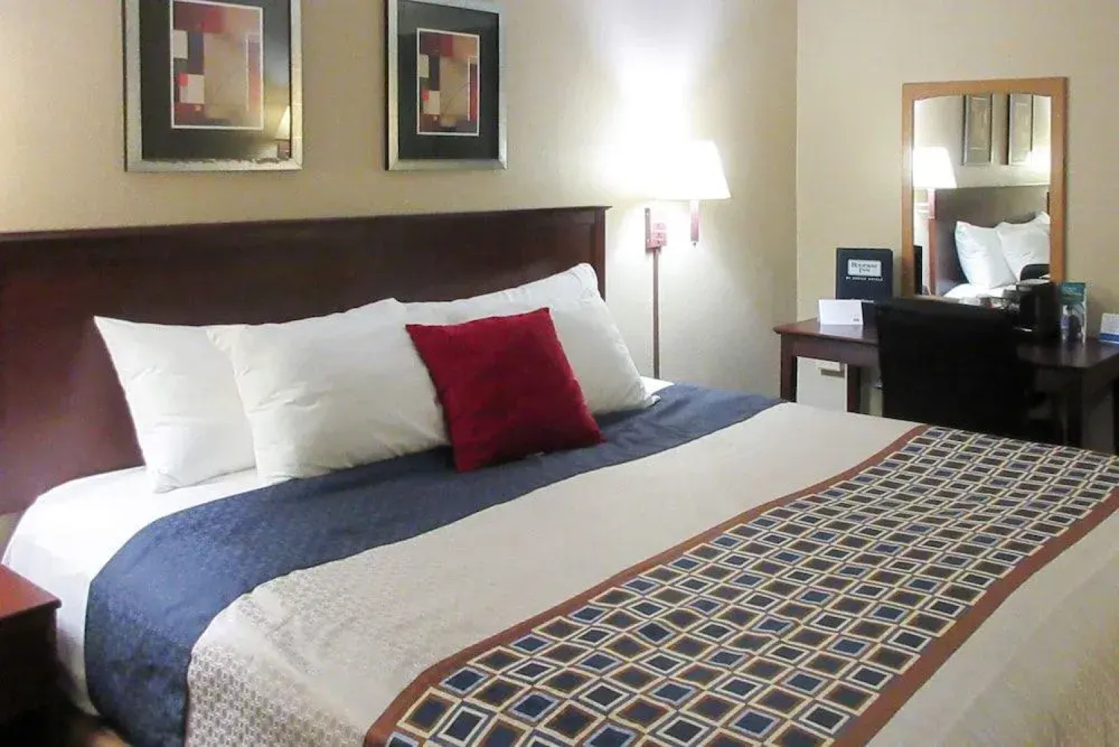 Super 8 by Wyndham Chisago City