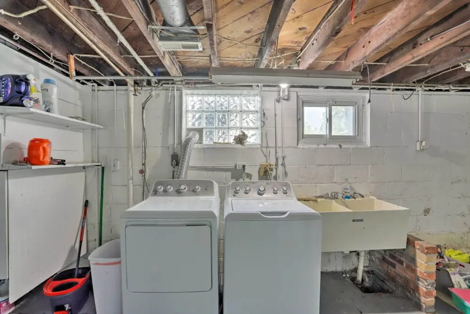 Cleveland Area Home w/ Deck < 10 Mi to Dtwn!