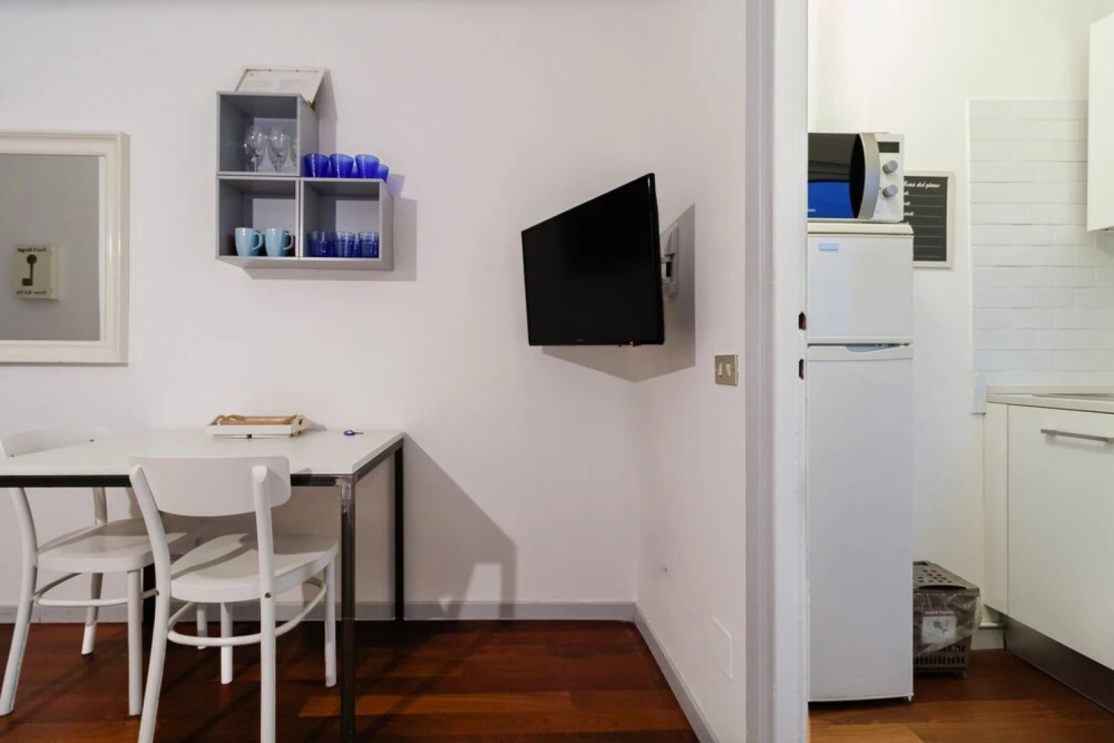 JOIVY Sleek Flat W/Balcony