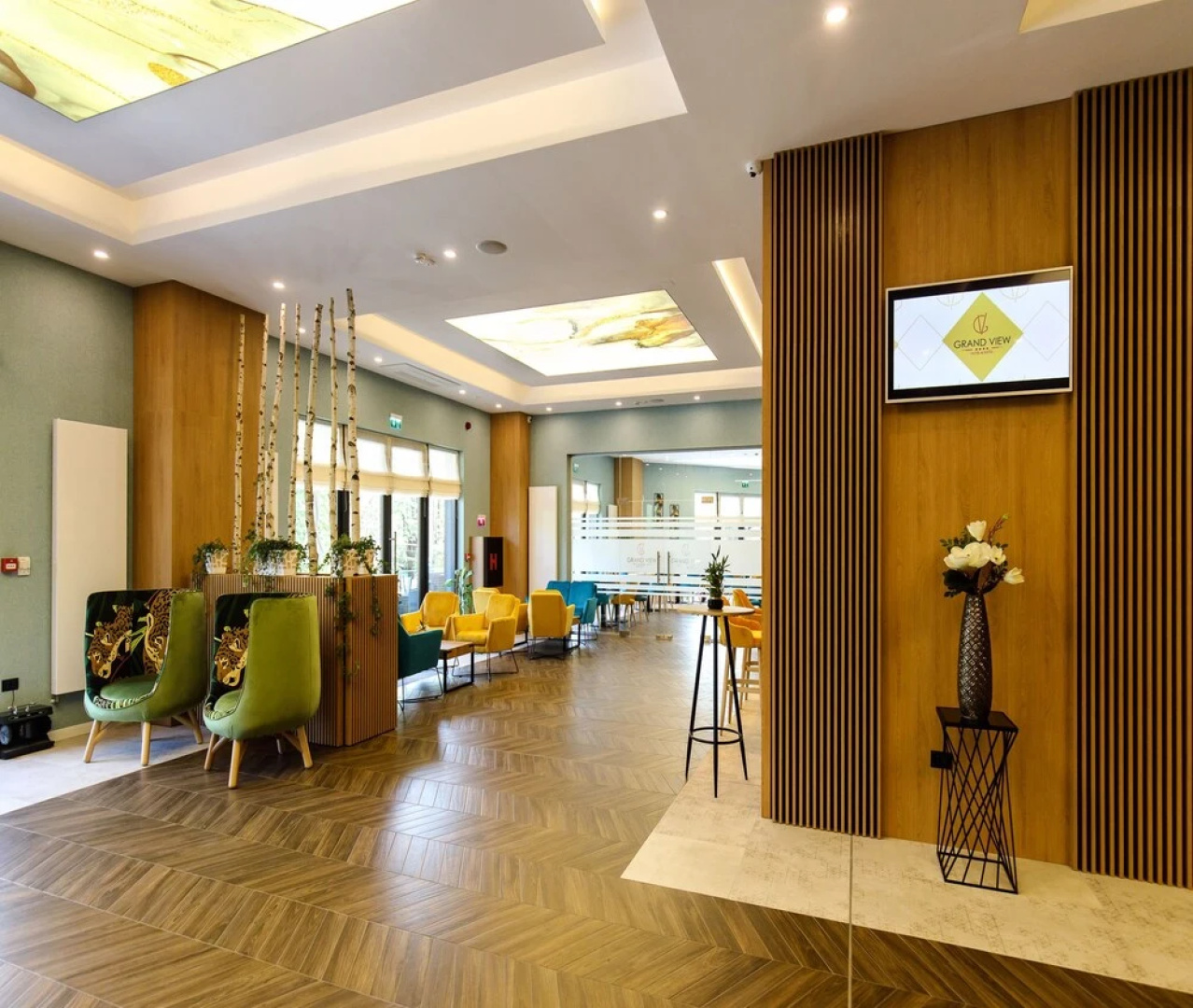 Grand View Hotel & Suites