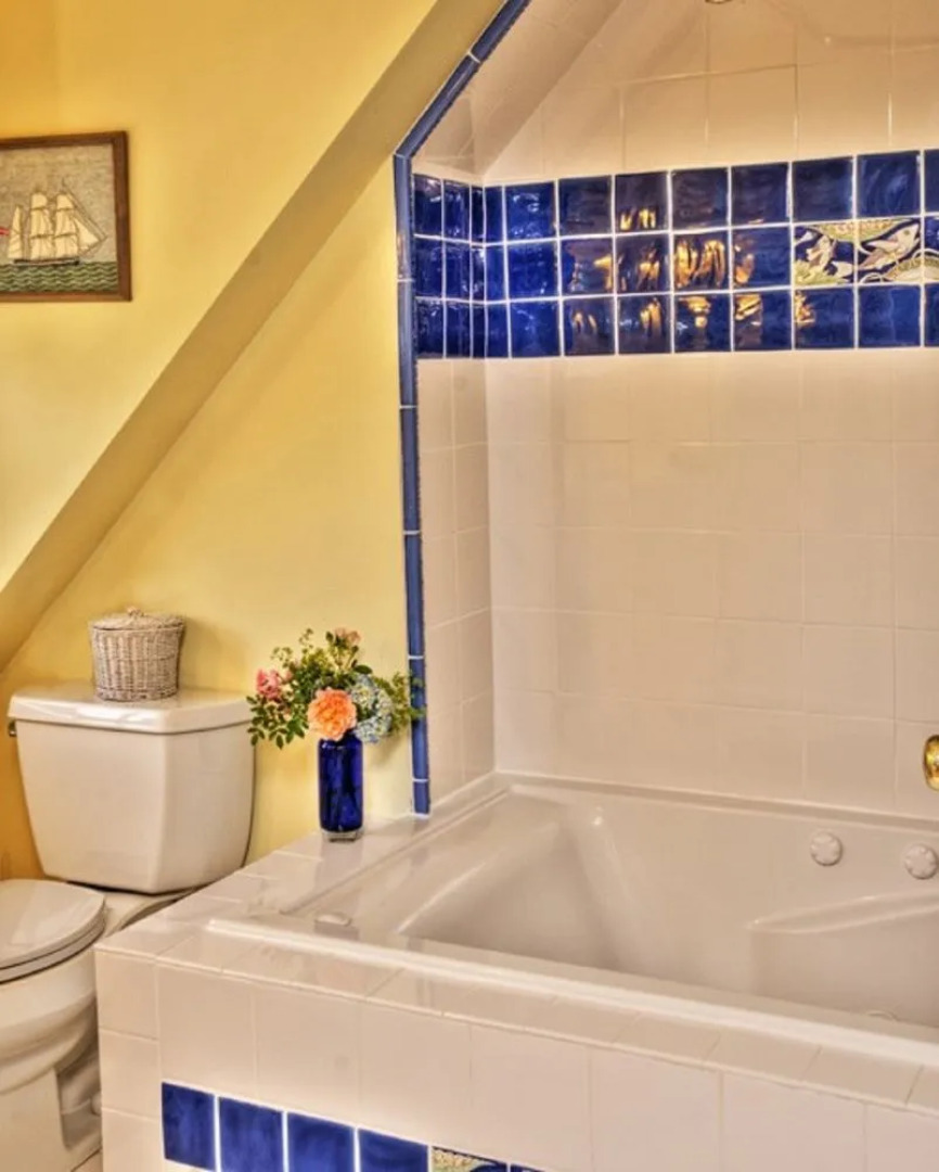 Honeysuckle Hill Inn