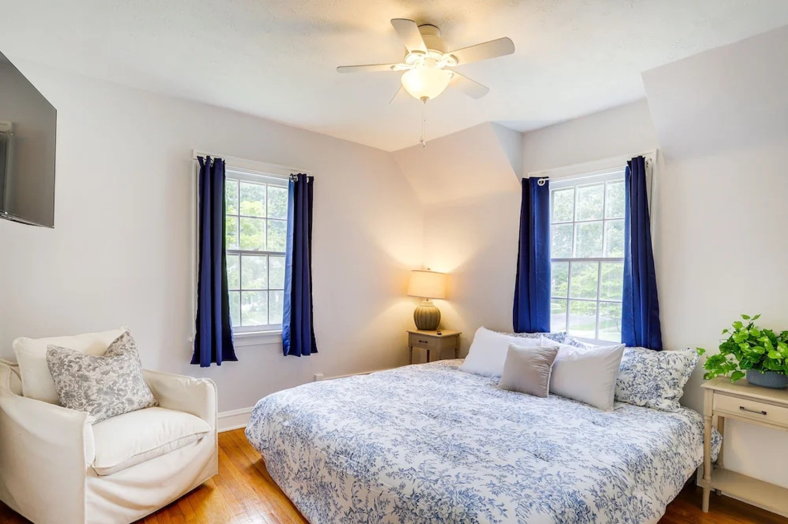 Charming South Bend Retreat ~ 1 Mi to Notre Dame!