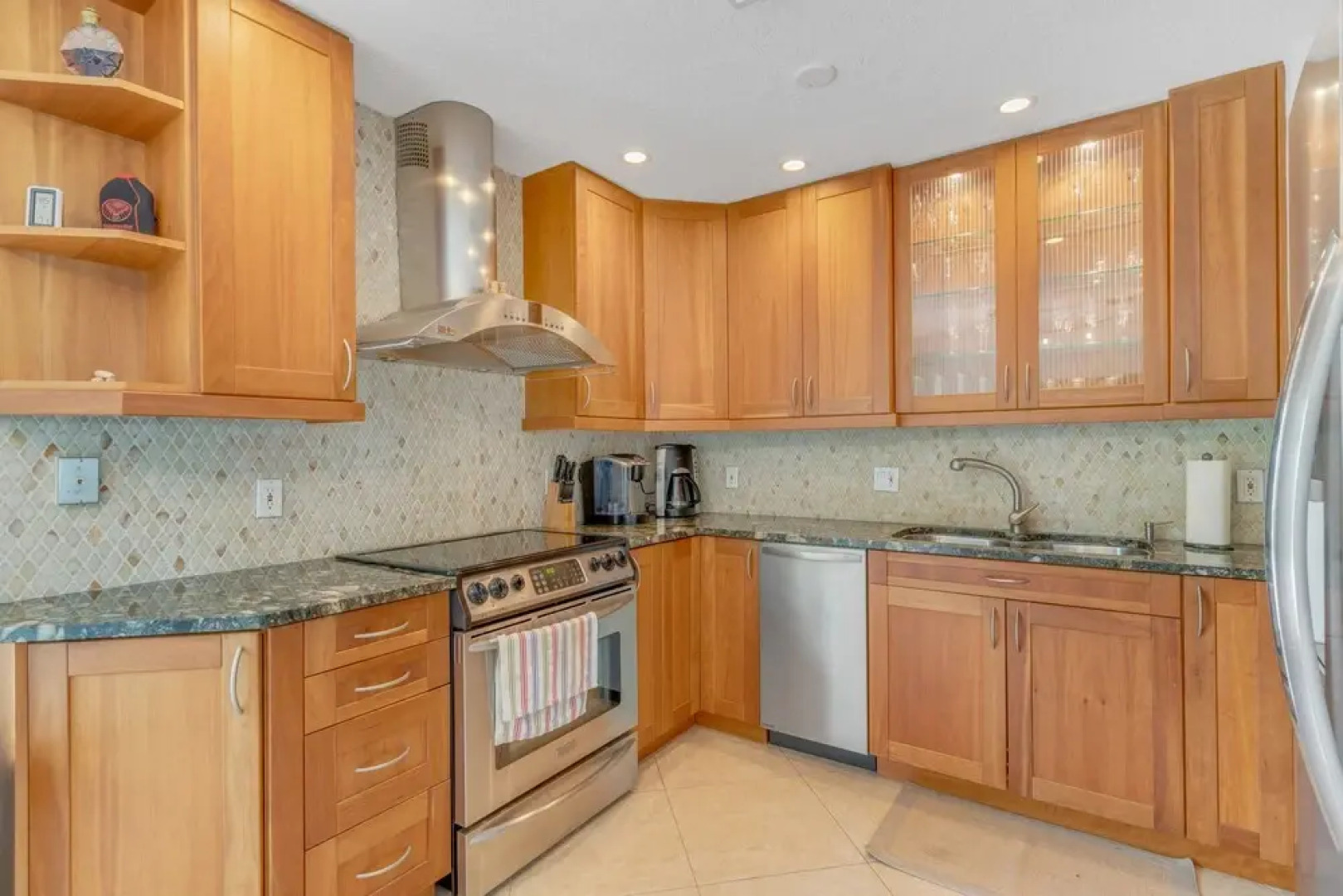 Shangri-la 3 Bedroom Home by RedAwning