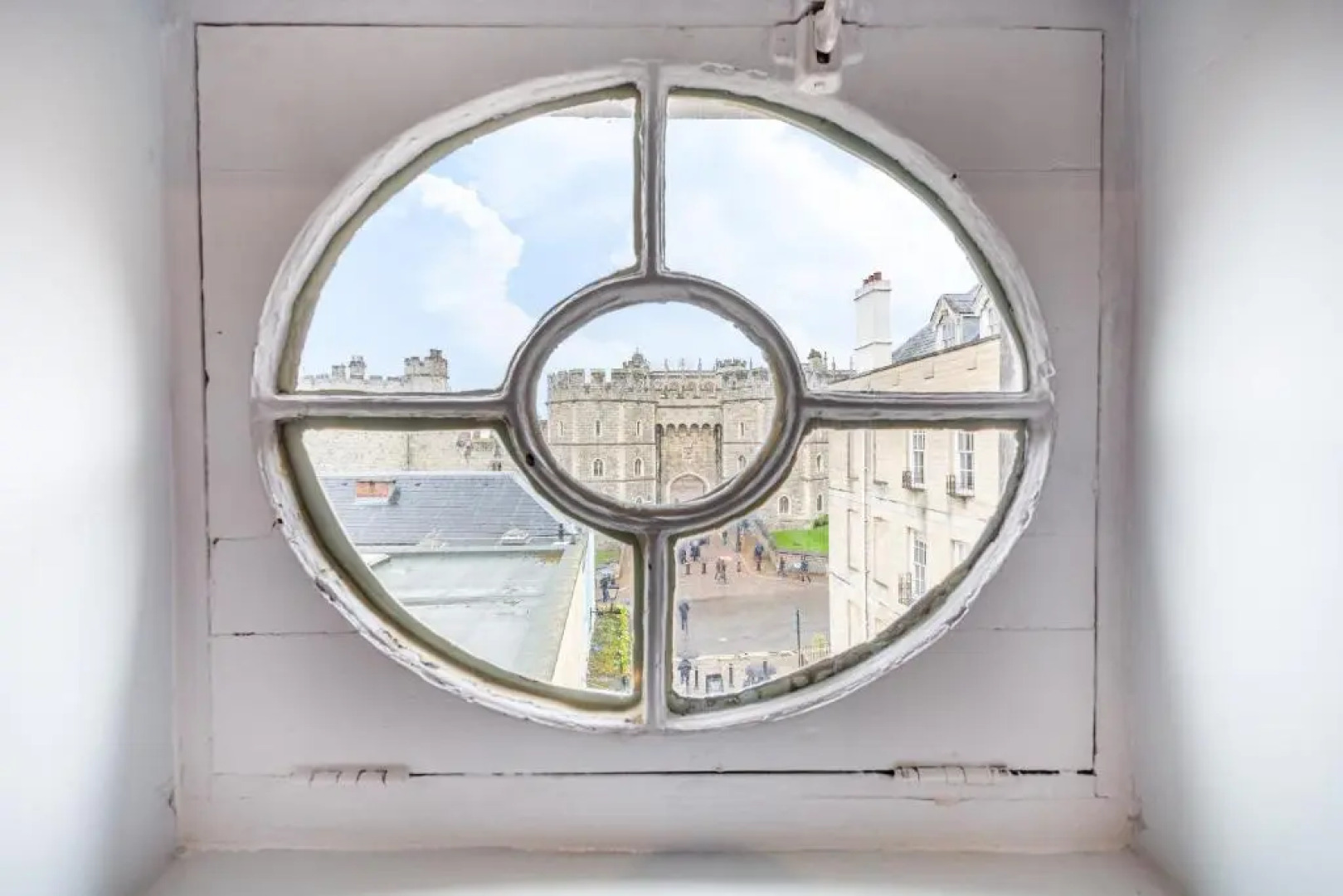 Castle Properties: The Sovereign 5 Bed Town House