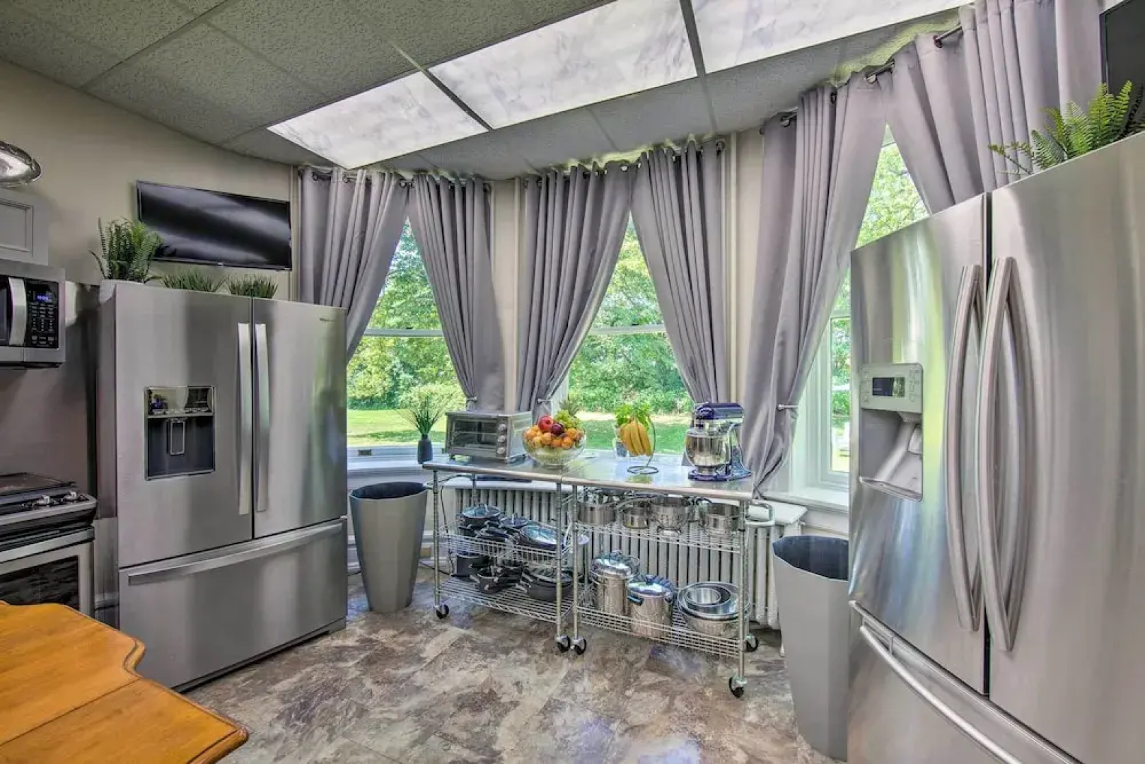 8 Mi to Hersheypark: Luxe Manor in Annville