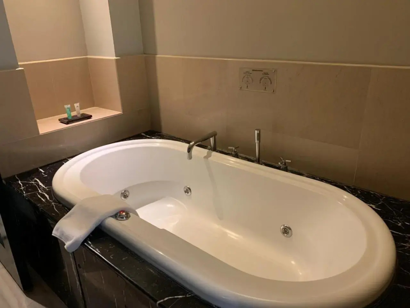 Surya Hotel & Cottages