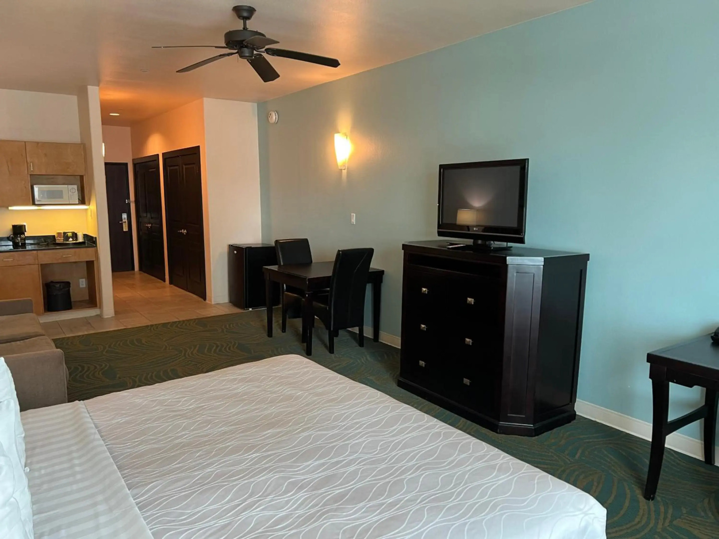 Sunchase Inn & Suites