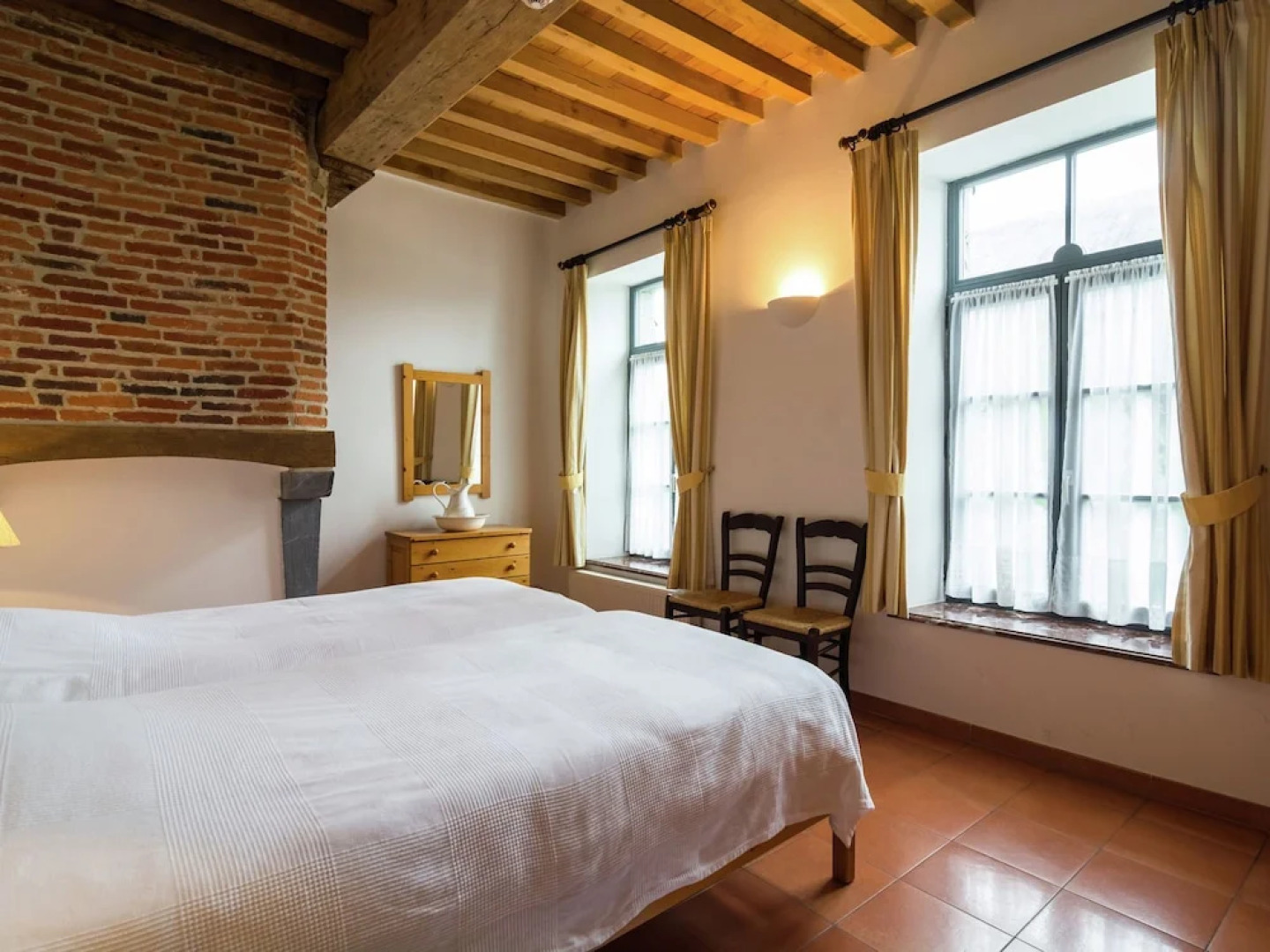 Beautiful Building, With Separate Apartments, Perfect for Family Celebrations