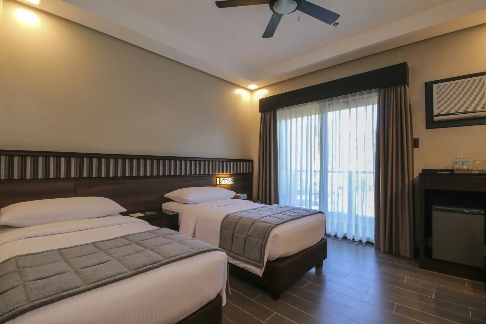 Two Seasons Coron Bayside Hotel