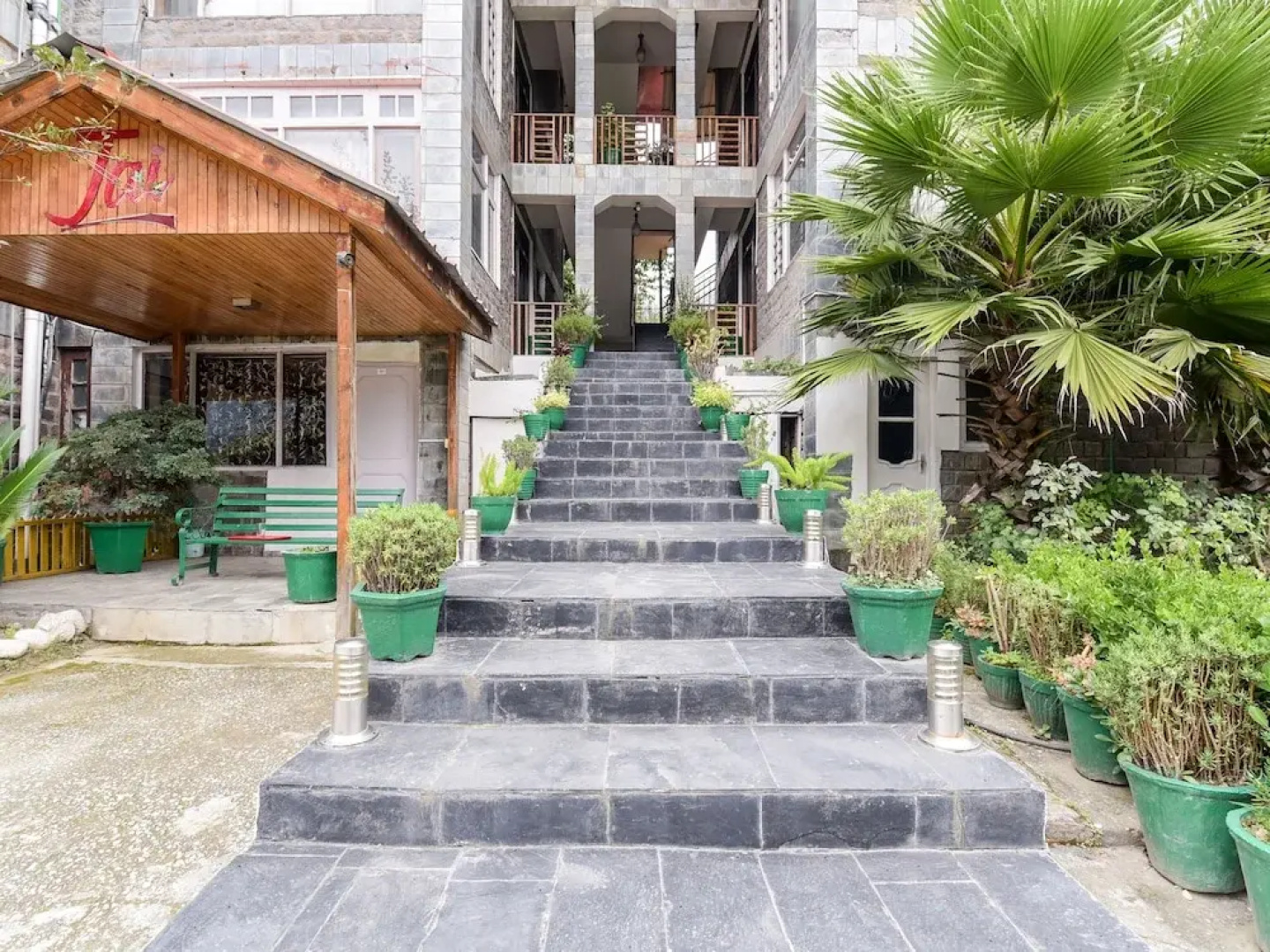 OYO 27877 Hotel Jai