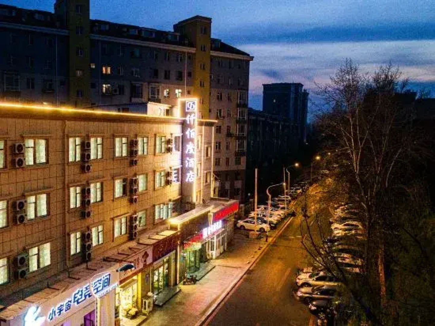 Qianbaidu Hotel (Changchun Jida South School Store)