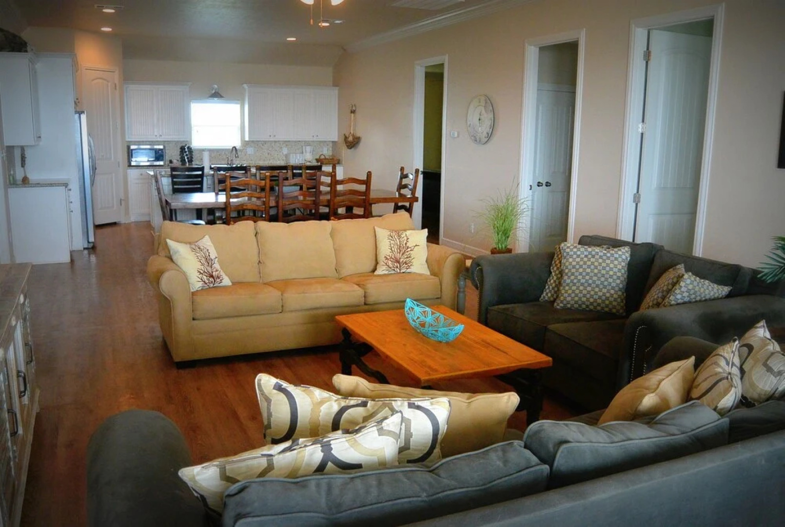 Surf And Sand 4 Bedroom Home by RedAwning