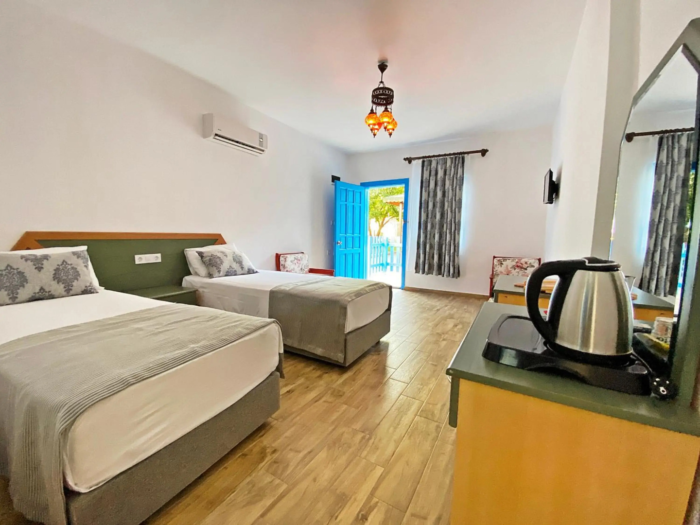 Romance Beach Hotel