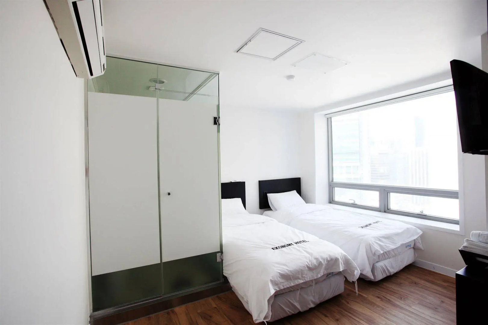Ekonomy Hotel Myeongdong Central