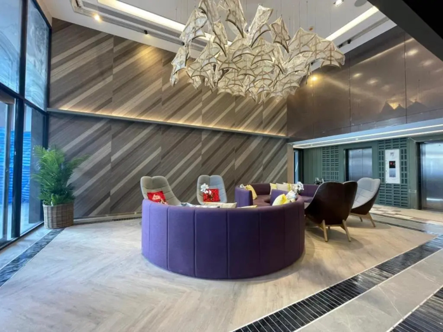 The Quart Ruamrudee by UHG