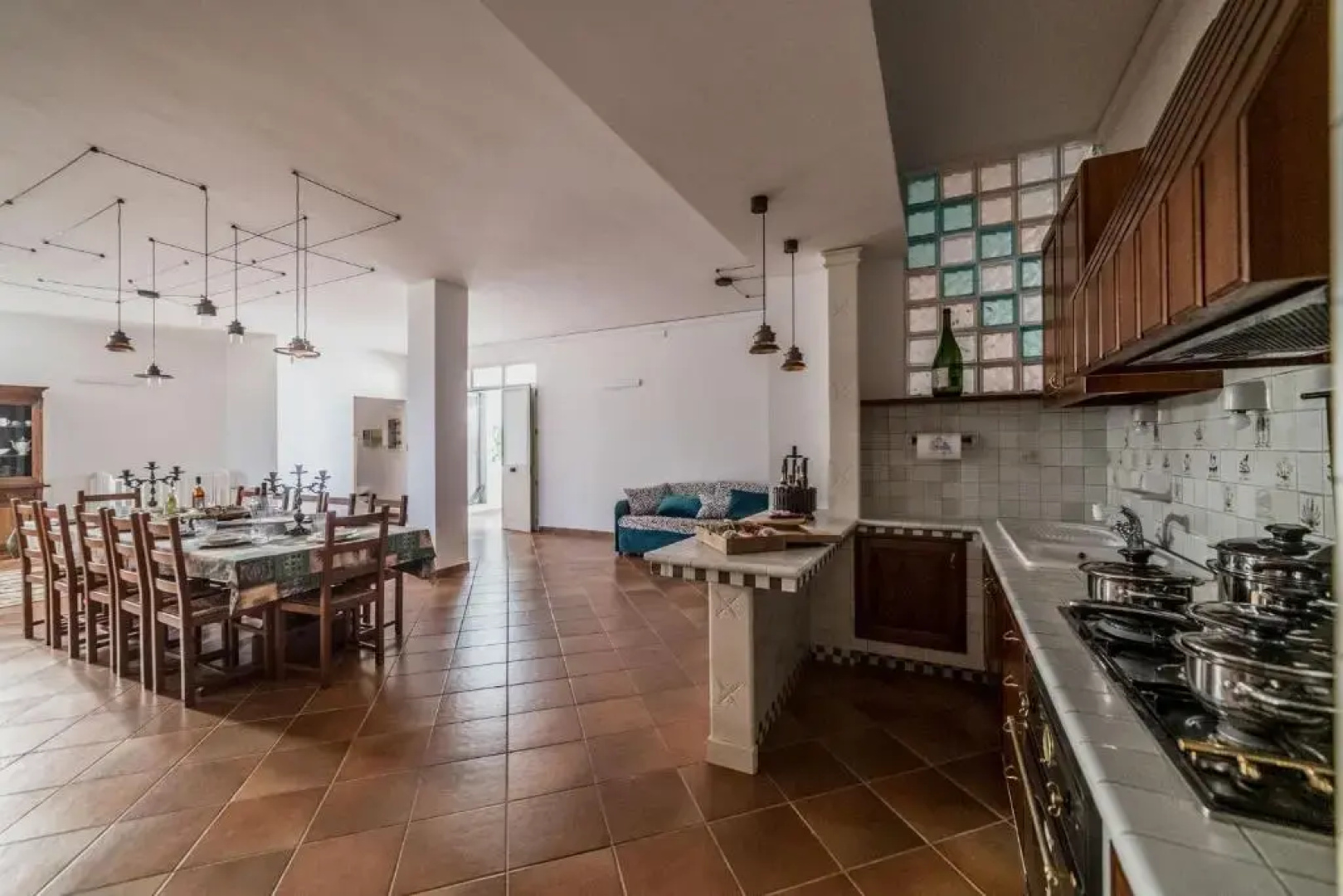 Villa con grande piscina privata e 5 camere m550