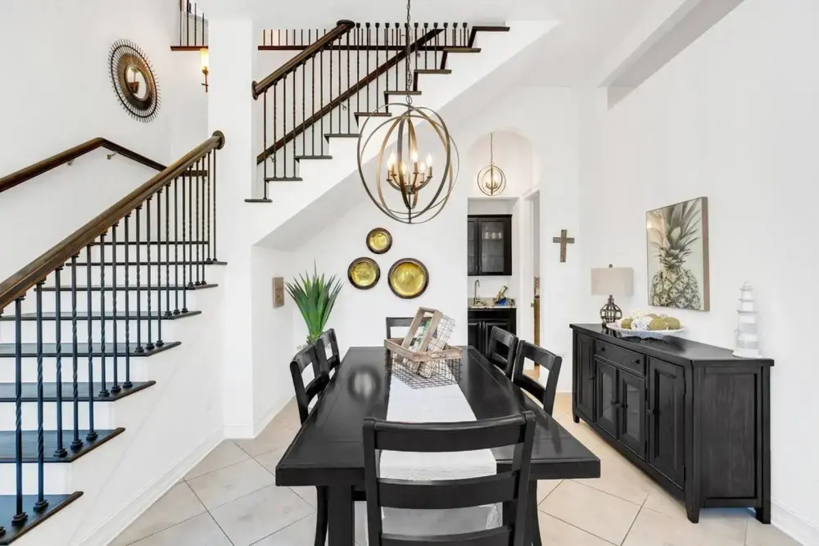 Upscale Private Home 10-min Walk to Canova Beach