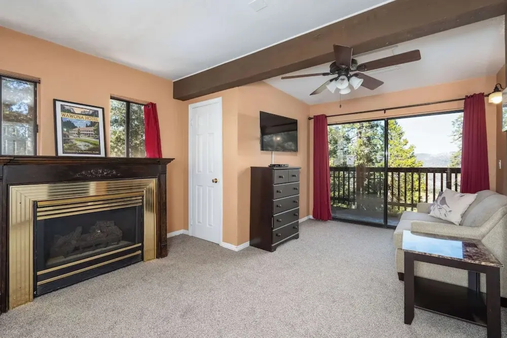 Yosemite Aviary and Quail Within Yosemite - 2 Separate Units, Up To 14 Guests!