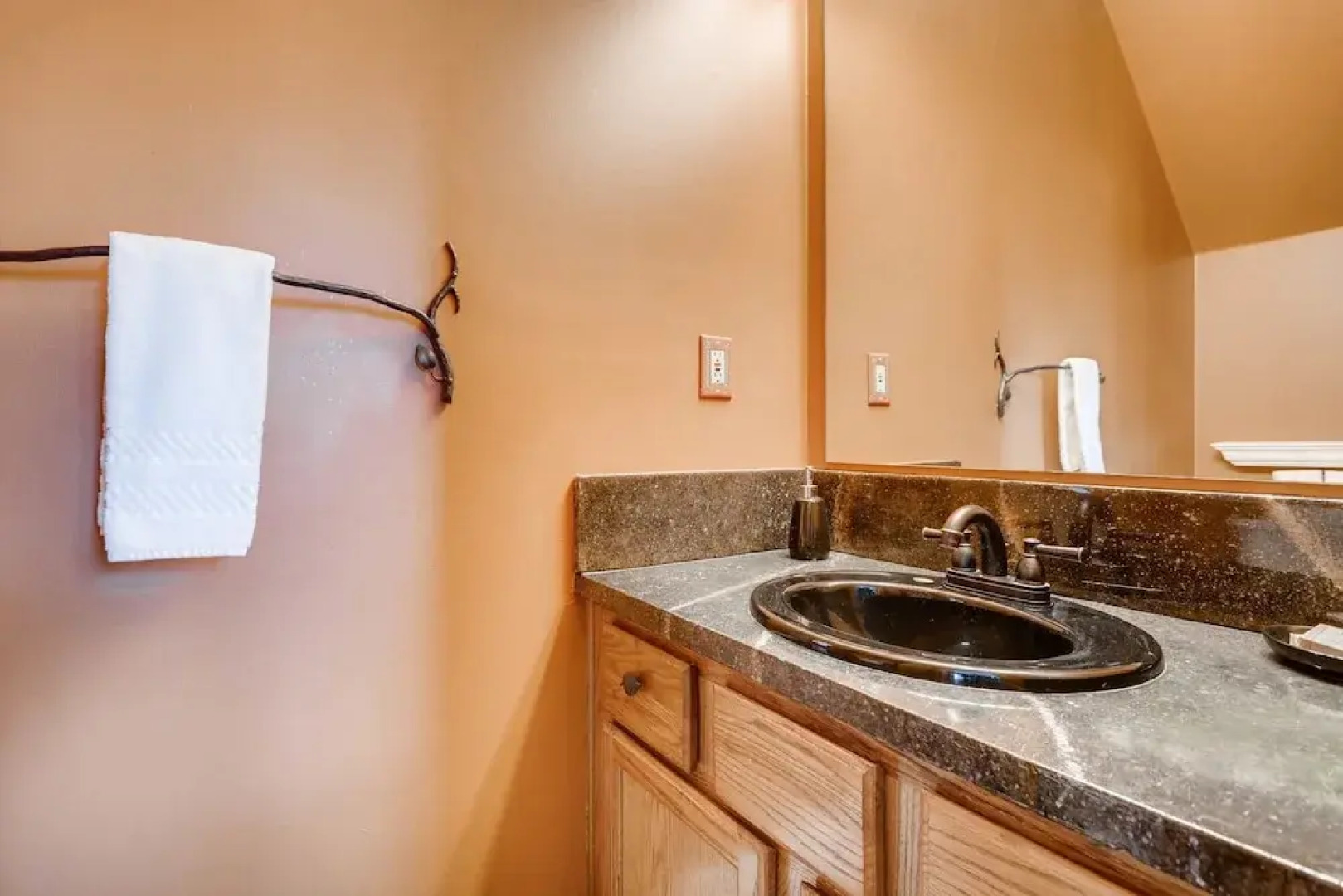 107 Saddle Ridge Drive Home 2 Bedrooms 2.5 Bathrooms Home